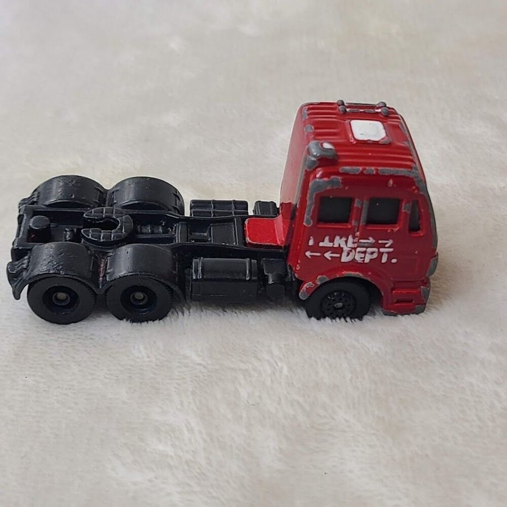 Maisto Mercedes-Benz Fire Dept Semi Truck Cab 1:64 Diecast Red Black - Picture 2 of 9